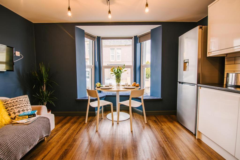 Quiet Location - 3 Bedroom Family House With 3 Shower Room - 2 Parking Spaces Plymouth Exterior photo