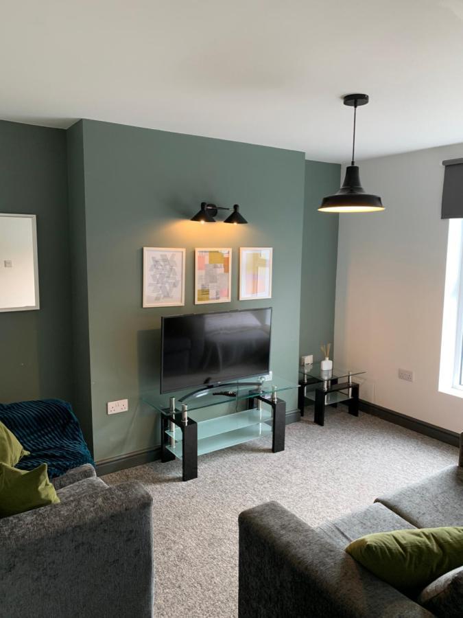 Quiet Location - 3 Bedroom Family House With 3 Shower Room - 2 Parking Spaces Plymouth Exterior photo